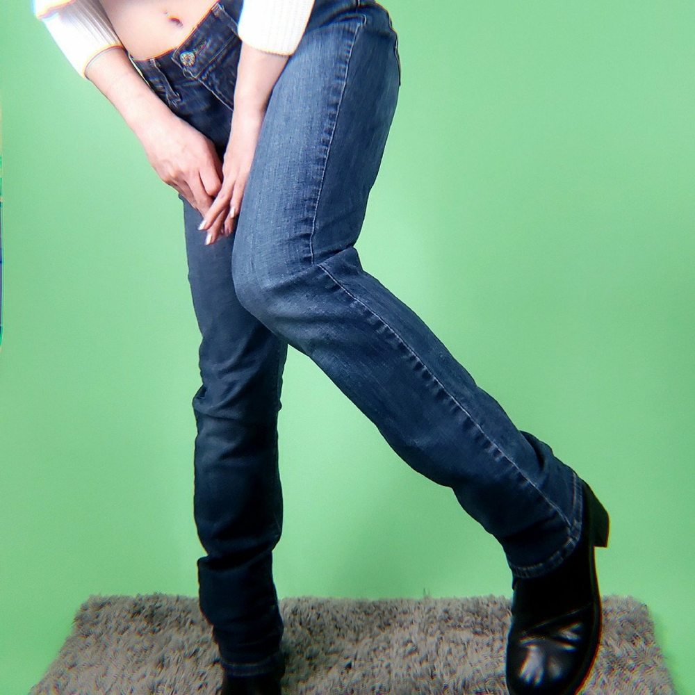 Y2K Straight Leg Levi Blue Jeans